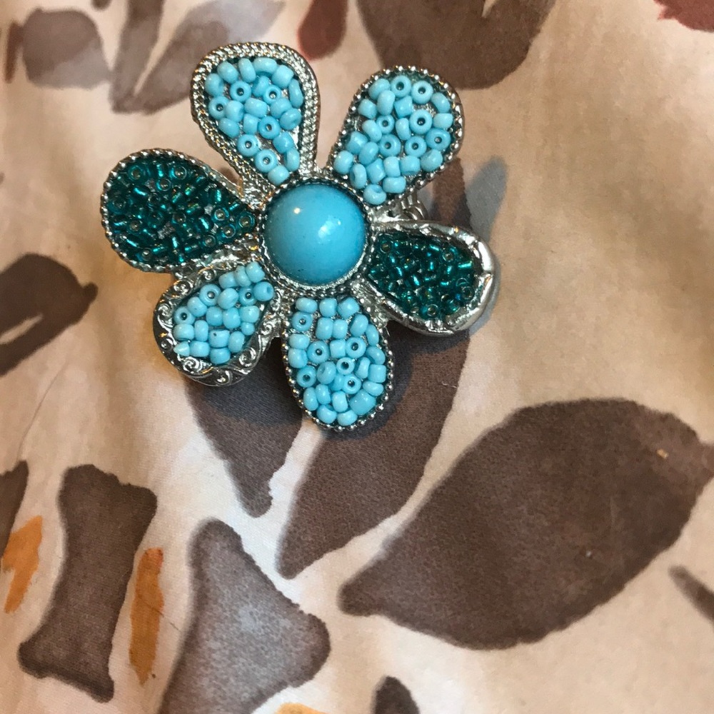 Beeaded turquoise and teal flower stretch ring